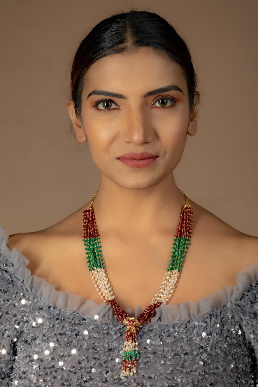 TRICOLOR ELEGANCE BEADED NECKLACE